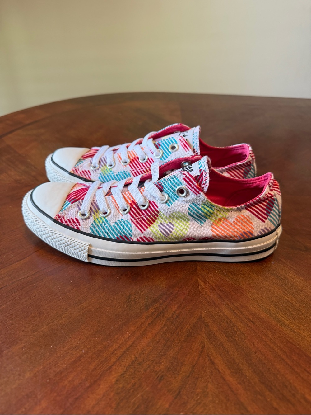 Converse Low Top Colorful Hearts Women’s Size 8 Canvas Sneakers Athletic Shoes